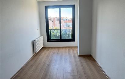 Ergenekon Mahallesinde 3+1 Otoparklı Kiralık Daire
