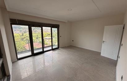 ZEKERİYAKÖY MERKEZE YAKIN YENİ BUTİK SİTEDE SATILIK İKİZ VİLLA