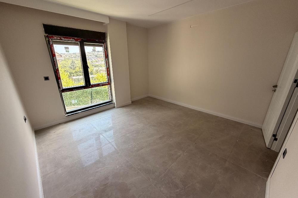 ZEKERİYAKÖY MERKEZE YAKIN YENİ BUTİK SİTEDE SATILIK İKİZ VİLLA