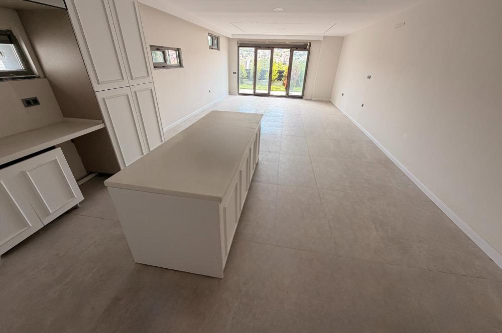ZEKERİYAKÖY MERKEZE YAKIN YENİ BUTİK SİTEDE SATILIK İKİZ VİLLA