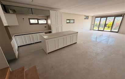 ZEKERİYAKÖY MERKEZE YAKIN YENİ BUTİK SİTEDE SATILIK İKİZ VİLLA