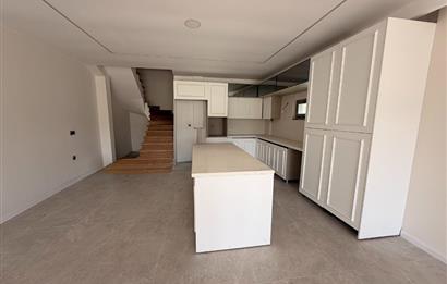 ZEKERİYAKÖY MERKEZE YAKIN YENİ BUTİK SİTEDE SATILIK İKİZ VİLLA