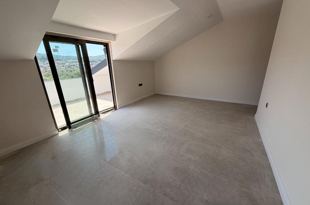 ZEKERİYAKÖY MERKEZE YAKIN YENİ BUTİK SİTEDE SATILIK İKİZ VİLLA