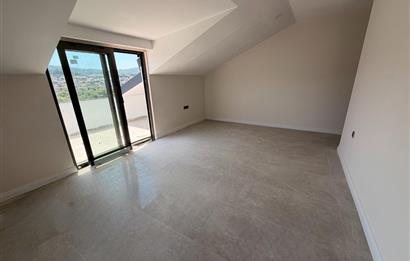 ZEKERİYAKÖY MERKEZE YAKIN YENİ BUTİK SİTEDE SATILIK İKİZ VİLLA