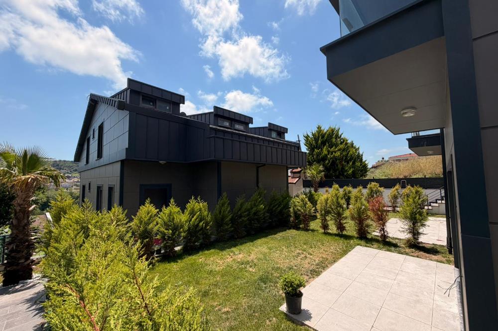 ZEKERİYAKÖY MERKEZE YAKIN YENİ BUTİK SİTEDE SATILIK İKİZ VİLLA