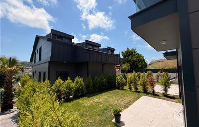 ZEKERİYAKÖY MERKEZE YAKIN YENİ BUTİK SİTEDE SATILIK İKİZ VİLLA