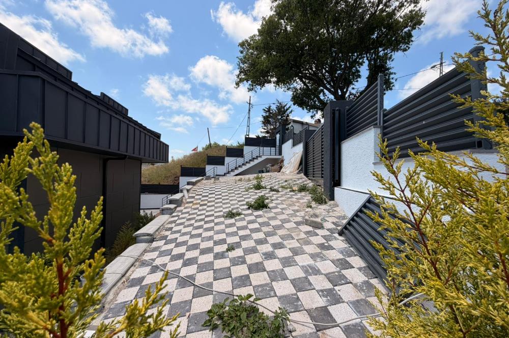 ZEKERİYAKÖY MERKEZE YAKIN YENİ BUTİK SİTEDE SATILIK İKİZ VİLLA