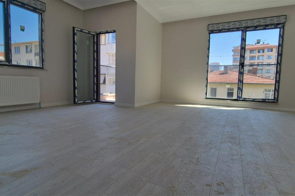 MERDİVENKÖYDE MERKEZİ LOKASYONDA 95 M2 2+1 BALKONLU SIFIR DAİRE
