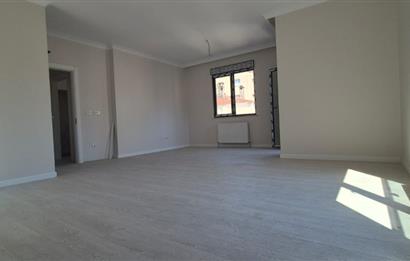 MERDİVENKÖYDE MERKEZİ LOKASYONDA 95 M2 2+1 BALKONLU SIFIR DAİRE