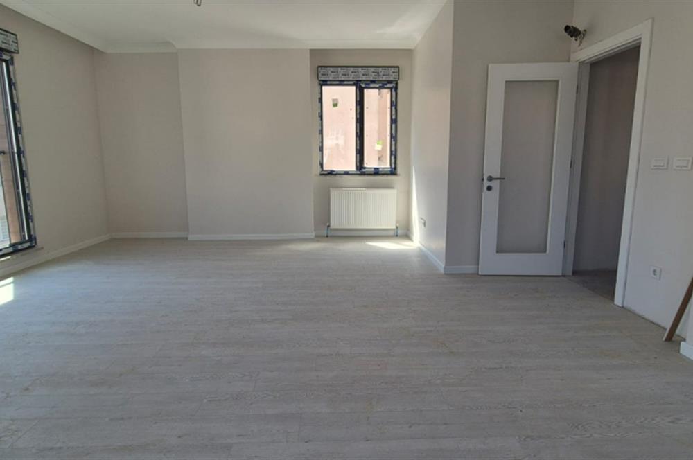 MERDİVENKÖYDE MERKEZİ LOKASYONDA 95 M2 2+1 BALKONLU SIFIR DAİRE