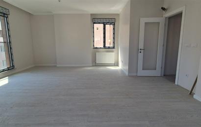 MERDİVENKÖYDE MERKEZİ LOKASYONDA 95 M2 2+1 BALKONLU SIFIR DAİRE