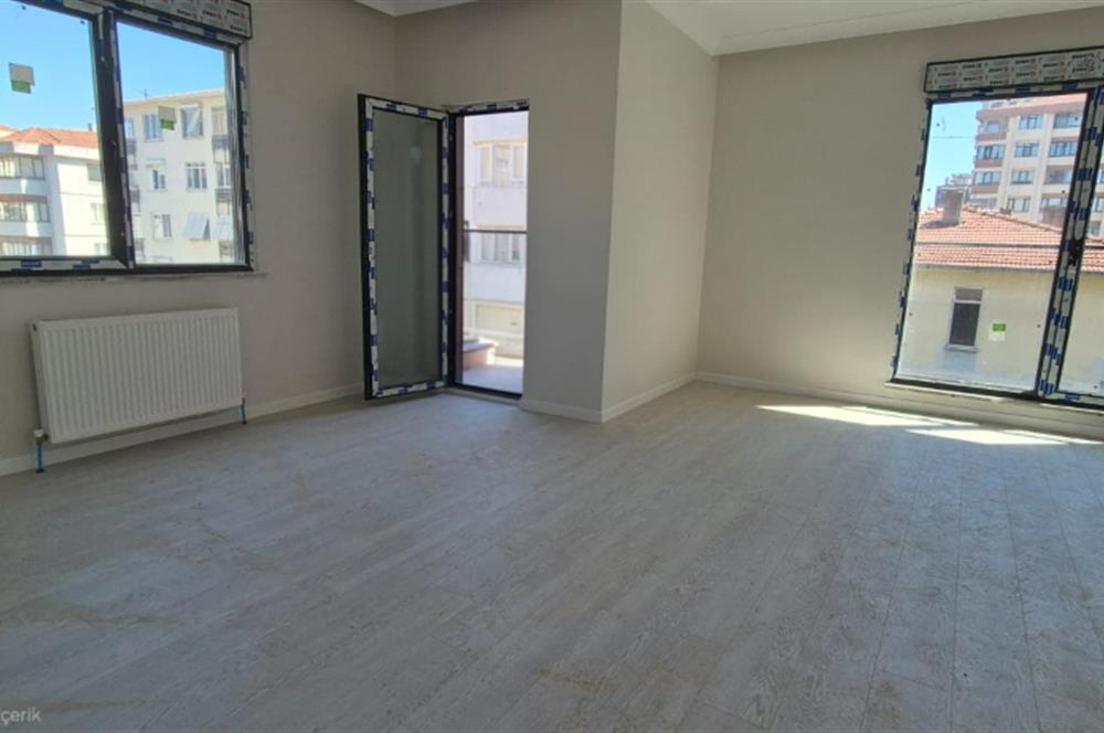 MERDİVENKÖYDE MERKEZİ LOKASYONDA 95 M2 2+1 BALKONLU SIFIR DAİRE