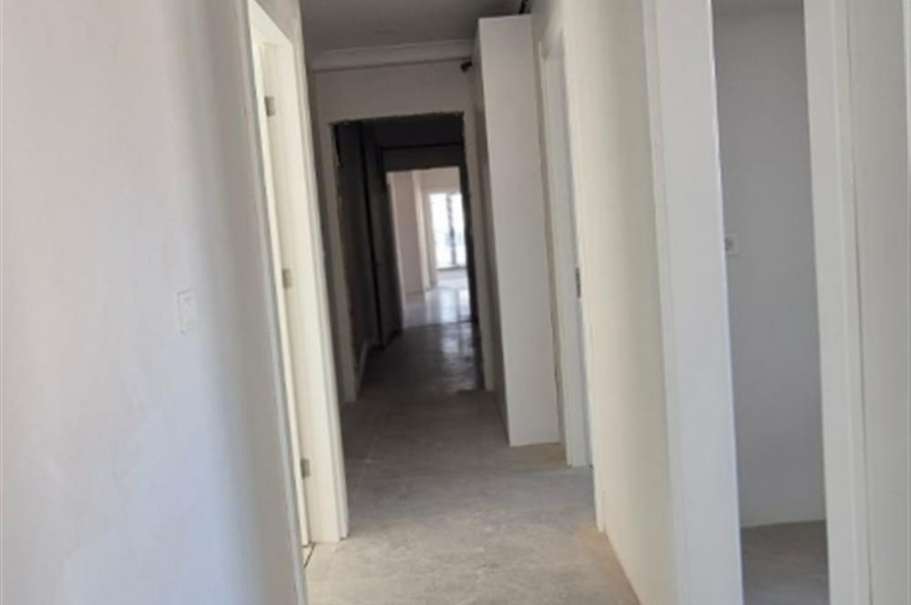 MERDİVENKÖYDE MERKEZİ LOKASYONDA 95 M2 2+1 BALKONLU SIFIR DAİRE