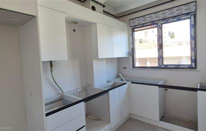 MERDİVENKÖYDE MERKEZİ LOKASYONDA 95 M2 2+1 BALKONLU SIFIR DAİRE