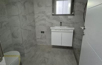 MERDİVENKÖYDE MERKEZİ LOKASYONDA 95 M2 2+1 BALKONLU SIFIR DAİRE