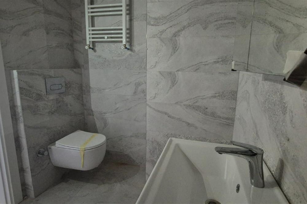 MERDİVENKÖYDE MERKEZİ LOKASYONDA 95 M2 2+1 BALKONLU SIFIR DAİRE