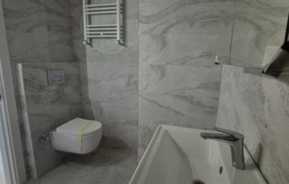 MERDİVENKÖYDE MERKEZİ LOKASYONDA 95 M2 2+1 BALKONLU SIFIR DAİRE