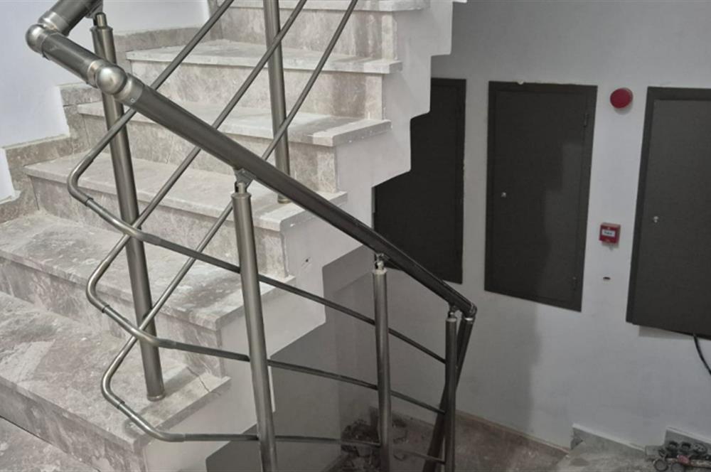 MERDİVENKÖYDE MERKEZİ LOKASYONDA 95 M2 2+1 BALKONLU SIFIR DAİRE