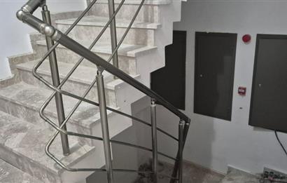 MERDİVENKÖYDE MERKEZİ LOKASYONDA 95 M2 2+1 BALKONLU SIFIR DAİRE