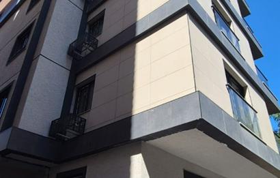 MERDİVENKÖYDE MERKEZİ LOKASYONDA 95 M2 2+1 BALKONLU SIFIR DAİRE