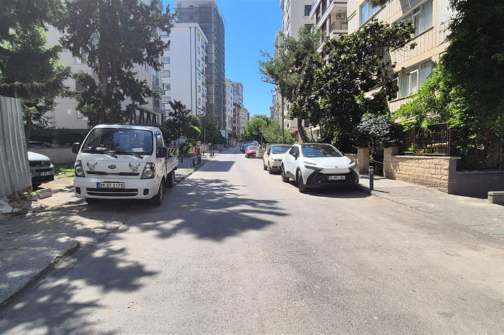 MERDİVENKÖYDE MERKEZİ LOKASYONDA 95 M2 2+1 BALKONLU SIFIR DAİRE