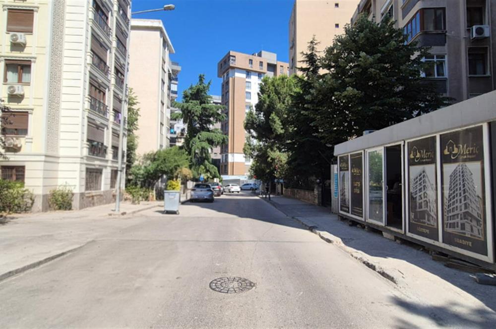 MERDİVENKÖYDE MERKEZİ LOKASYONDA 95 M2 2+1 BALKONLU SIFIR DAİRE