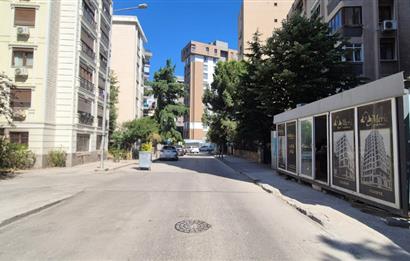 MERDİVENKÖYDE MERKEZİ LOKASYONDA 95 M2 2+1 BALKONLU SIFIR DAİRE