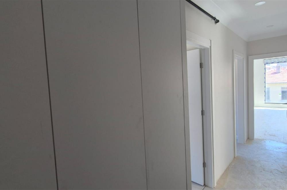MERDİVENKÖYDE MERKEZİ LOKASYONDA 95 M2 2+1 BALKONLU SIFIR DAİRE
