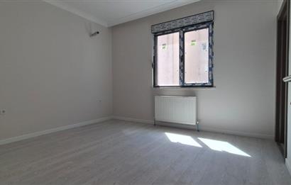 MERDİVENKÖYDE MERKEZİ LOKASYONDA 95 M2 2+1 BALKONLU SIFIR DAİRE