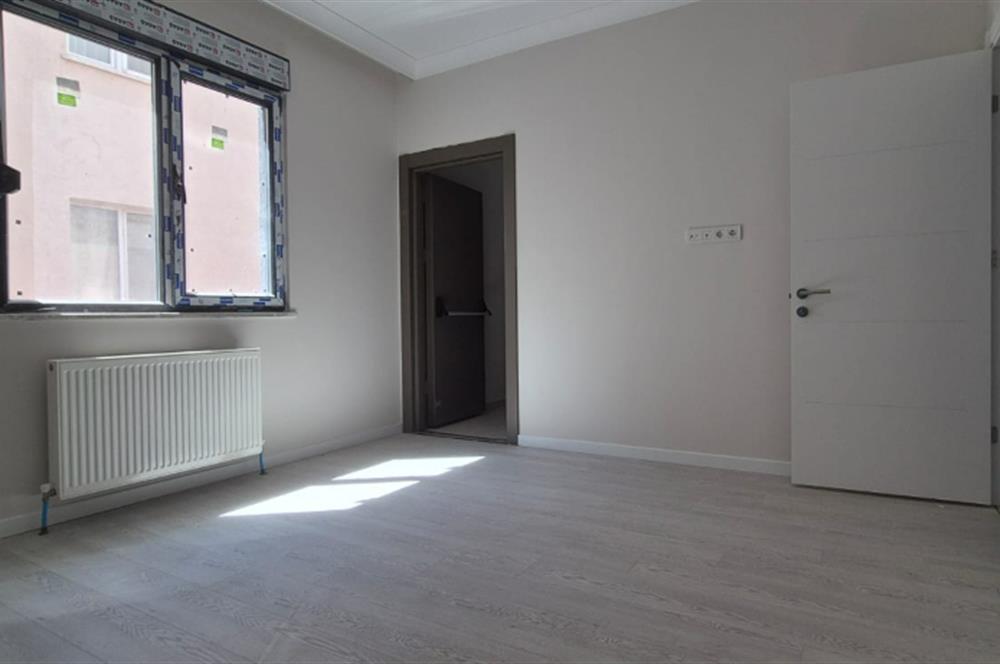 MERDİVENKÖYDE MERKEZİ LOKASYONDA 95 M2 2+1 BALKONLU SIFIR DAİRE
