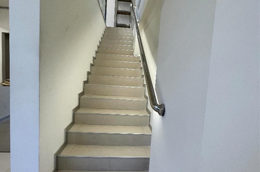 TEŞVİKİYE BÜYÜK ÇİFTLİK SOKAK'TA SATILIK 2 KATLI DÜKKAN