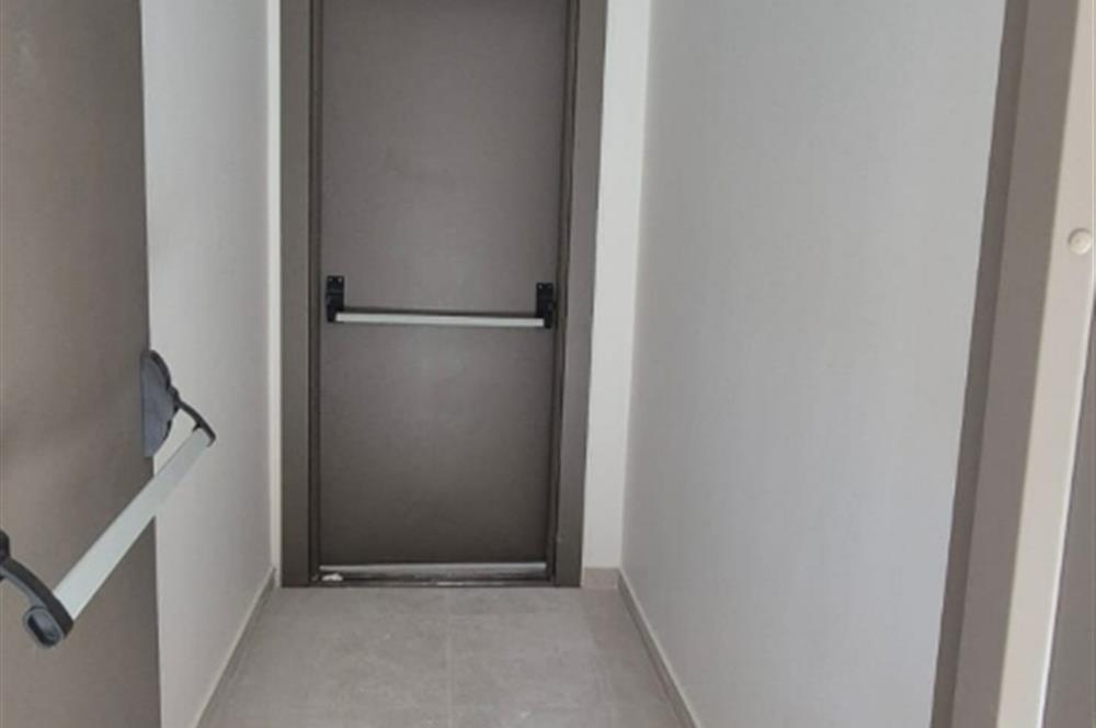 MERDİVENKÖYDE MERKEZİ LOKASYONDA 95 M2 2+1 BALKONLU SIFIR DAİRE