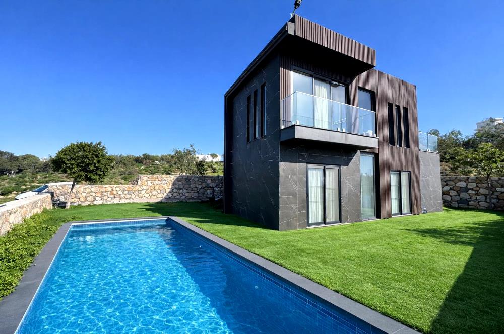 Bodrum Akyarlar'da Denize 300m Havuzlu Villa