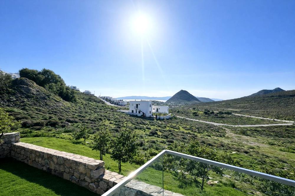 Bodrum Akyarlar'da Denize 300m Havuzlu Villa