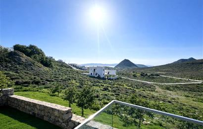 Bodrum Akyarlar'da Denize 300m Havuzlu Villa