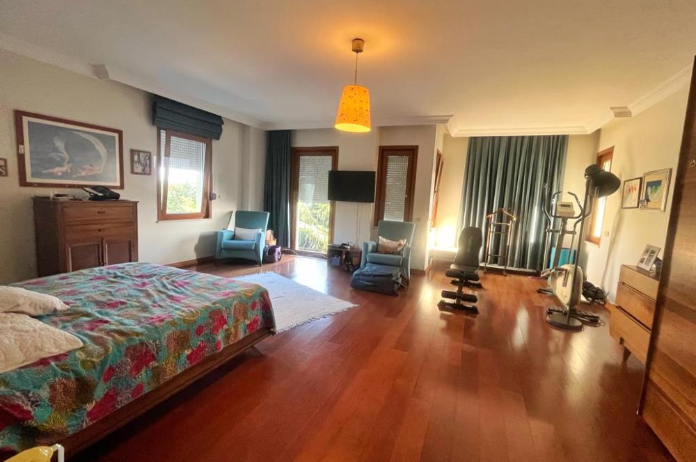 Boğaz Manzaralı Müstakil Havuzlu 6+2 Satılık Villa