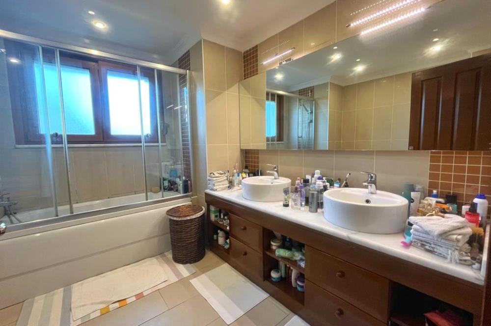 Boğaz Manzaralı Müstakil Havuzlu 6+2 Satılık Villa