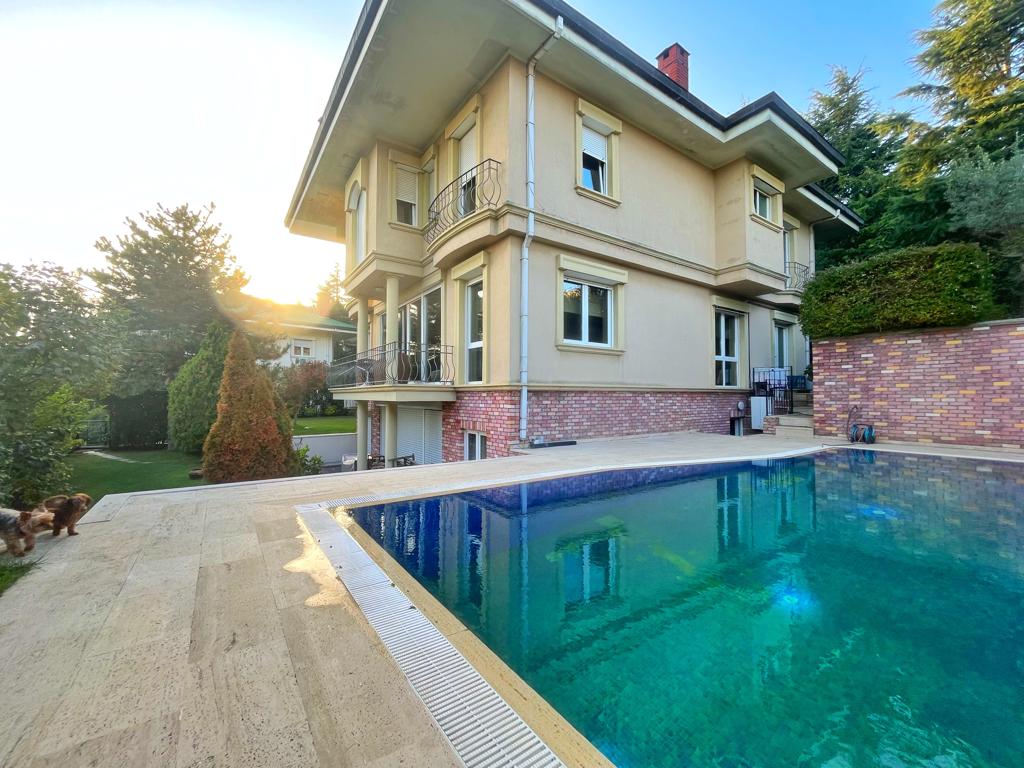Boğaz Manzaralı Müstakil Havuzlu 6+2 Satılık Villa
