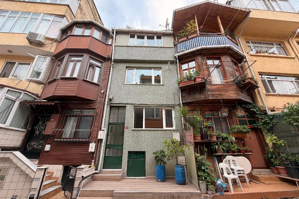 SARIYER MERKEZ'DE KOMPLE YENİLENMİŞ 3 KATLI KİRALIK KONUT