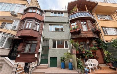 SARIYER MERKEZ'DE KOMPLE YENİLENMİŞ 3 KATLI KİRALIK KONUT