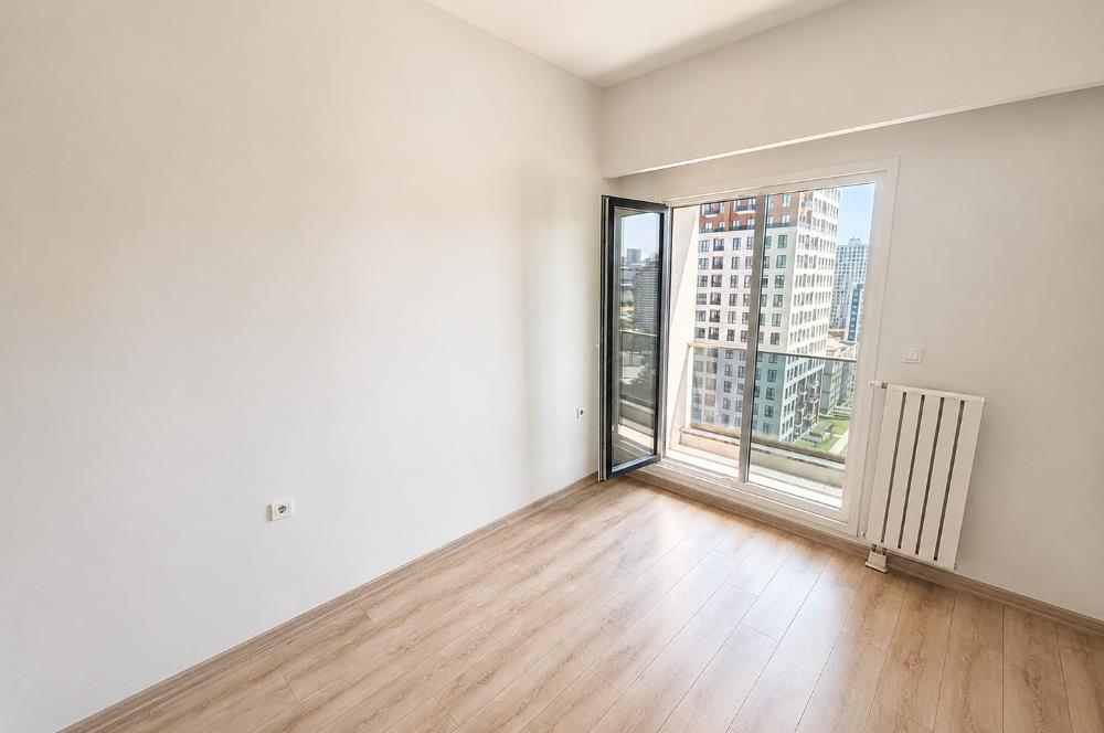 Self İstanbul'da Önü Açık, Güney Cephe Kiralık 2+1 Daire