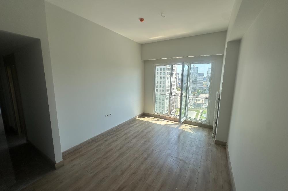 Self İstanbul'da Önü Açık, Güney Cephe Kiralık 2+1 Daire