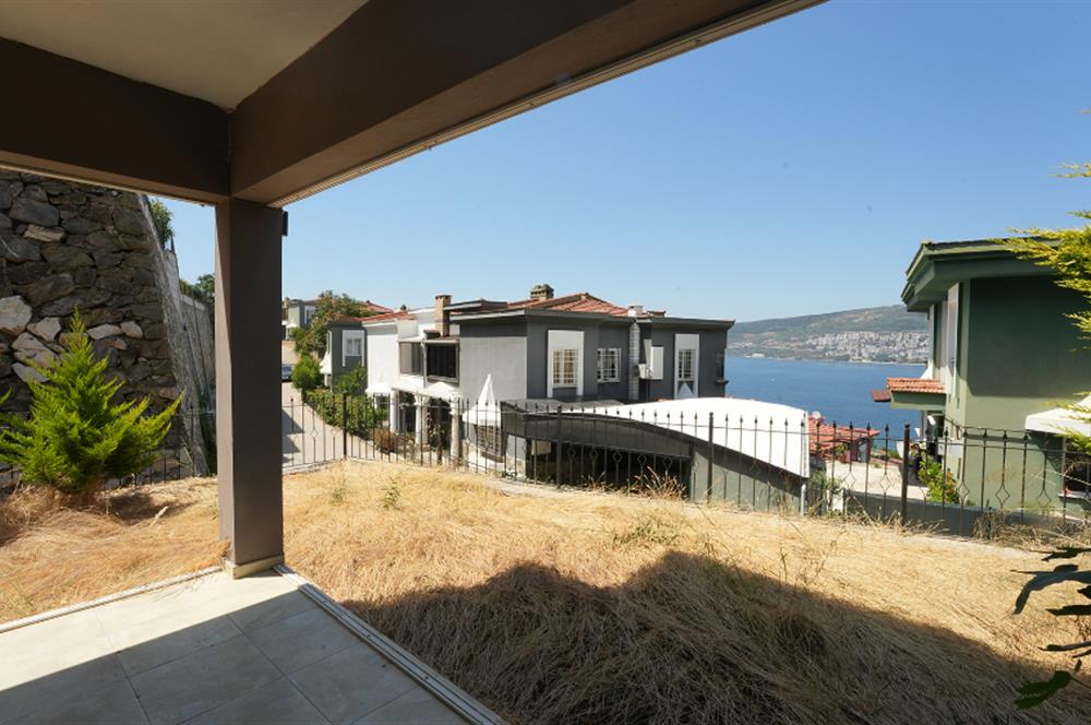 C21 Cius; Harmankaya Villaları'nda Deniz Manzaralı Bahçeli 3+2 Villa