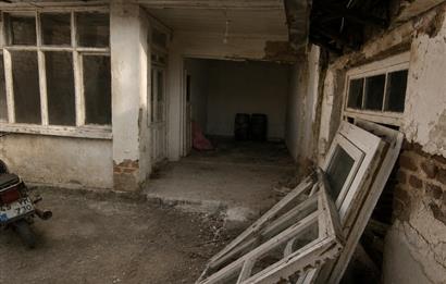 Manisa Kırkağaç'ta 81 m² Bahçeli Kargir Ev 3 Kat İmarlı Yatırı