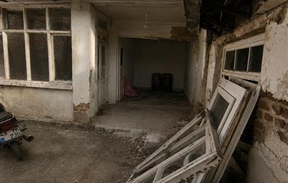 Manisa Kırkağaç'ta 81 m² Bahçeli Kargir Ev 3 Kat İmarlı Yatırı