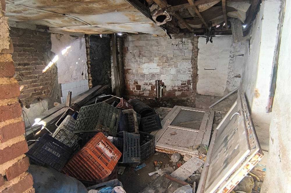 Manisa Kırkağaç'ta 81 m² Bahçeli Kargir Ev 3 Kat İmarlı Yatırı
