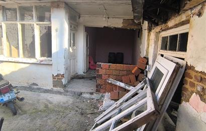Manisa Kırkağaç'ta 81 m² Bahçeli Kargir Ev 3 Kat İmarlı Yatırı