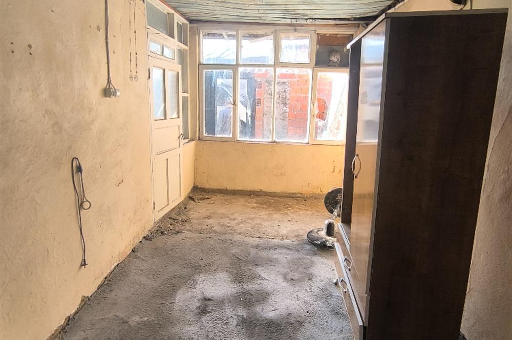 Manisa Kırkağaç'ta 81 m² Bahçeli Kargir Ev 3 Kat İmarlı Yatırı