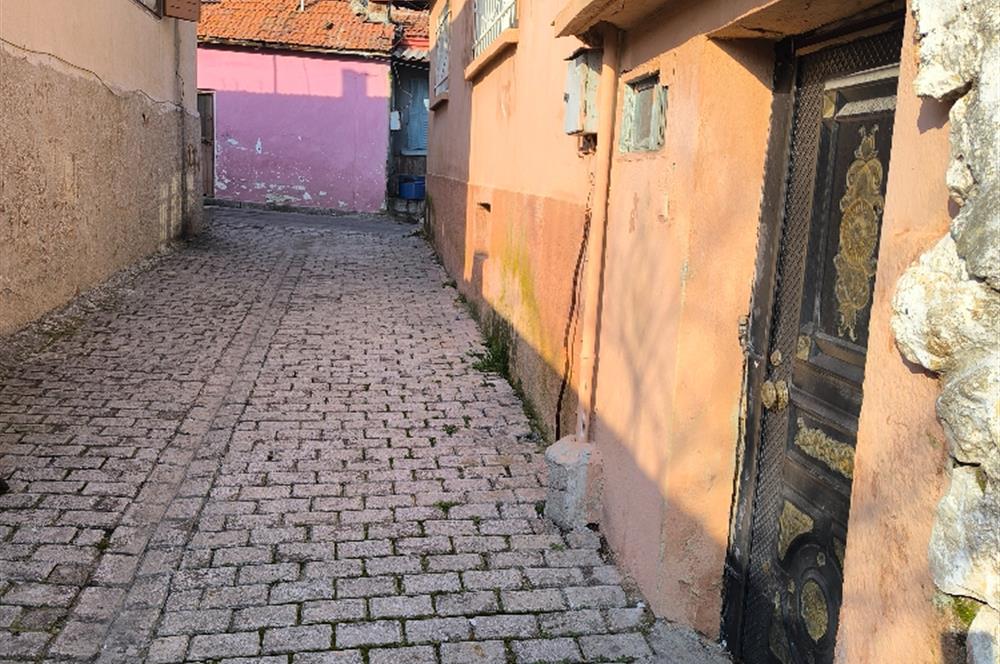 Manisa Kırkağaç'ta 81 m² Bahçeli Kargir Ev 3 Kat İmarlı Yatırı
