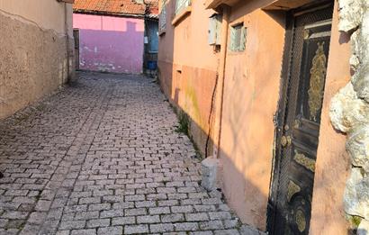 Manisa Kırkağaç'ta 81 m² Bahçeli Kargir Ev 3 Kat İmarlı Yatırı